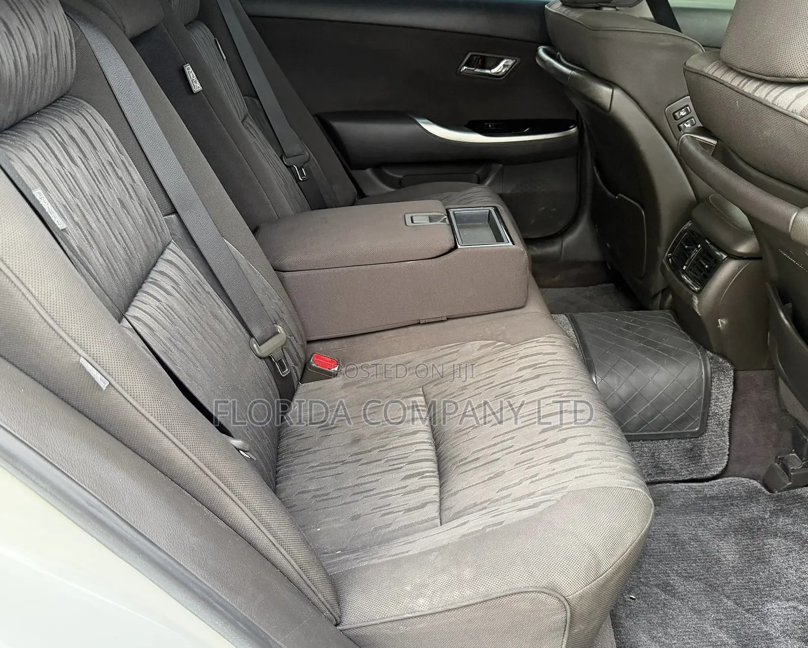 Toyota Crown 2010 White