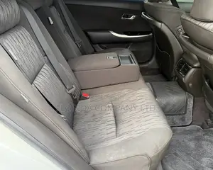Toyota Crown 2010 White