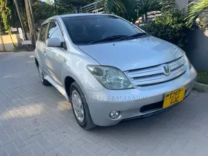 Toyota IST 2005 Silver