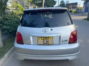 Toyota IST 2005 Silver