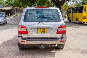 Toyota Land Cruiser 2004 Silver
