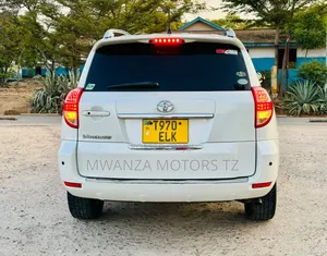 Toyota Vanguard 2010 Pearl