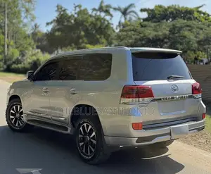Toyota Land Cruiser 2010 Silver