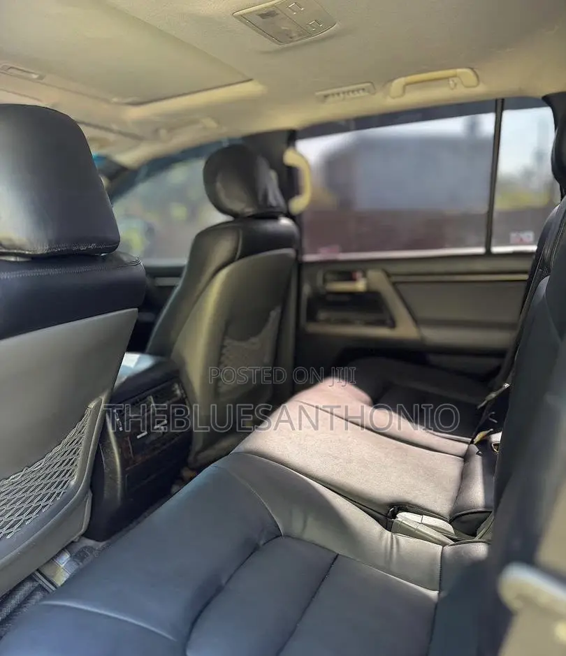 Toyota Land Cruiser 2010 Silver