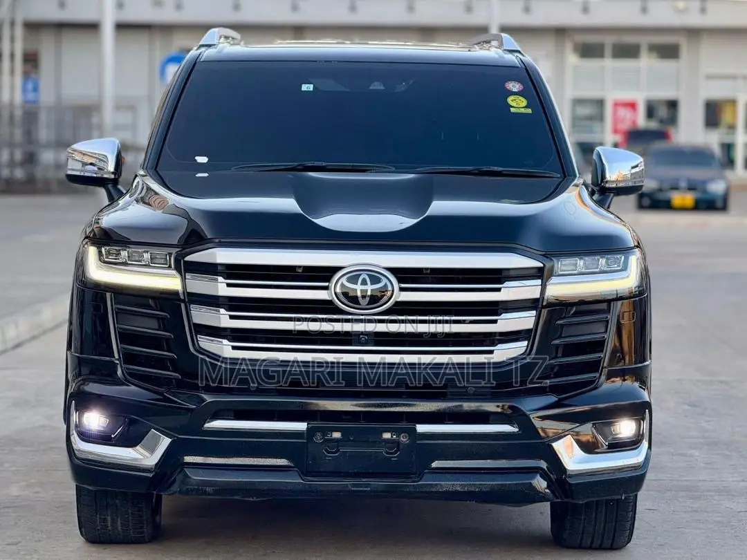 Toyota Land Cruiser LC300 2023 Black