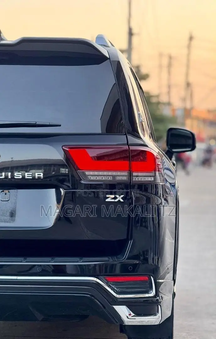 Toyota Land Cruiser LC300 2023 Black