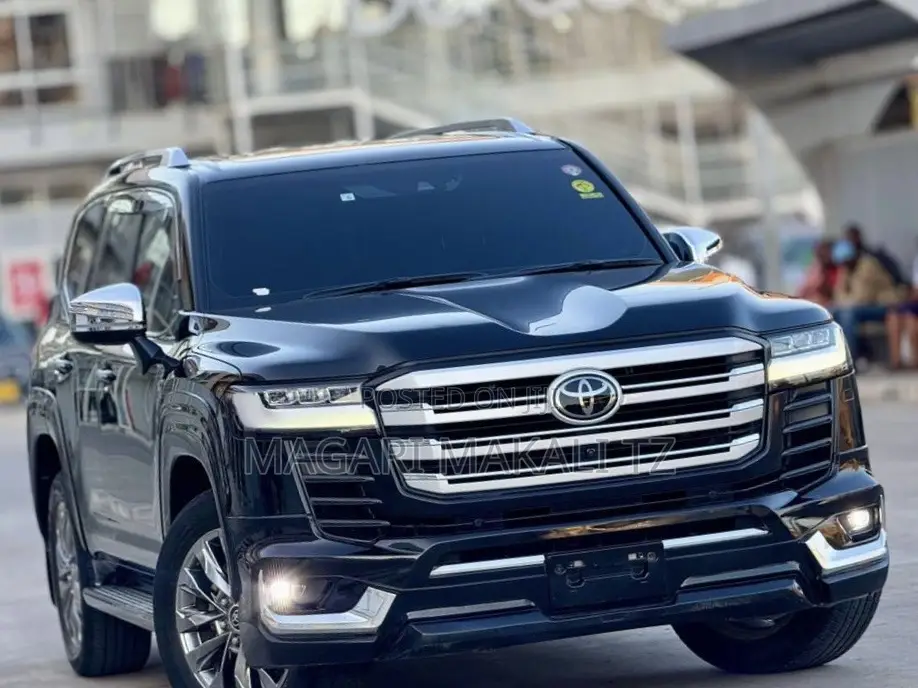 Toyota Land Cruiser LC300 2023 Black