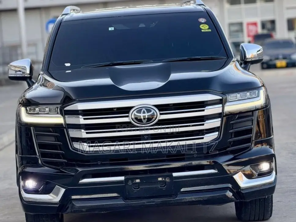 Toyota Land Cruiser LC300 2023 Black