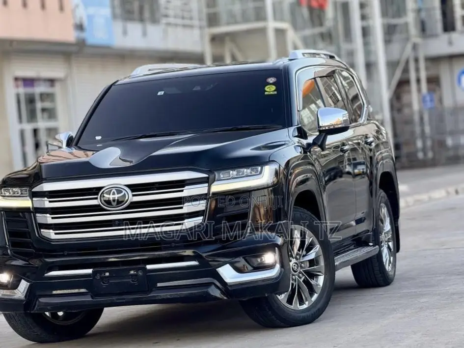Toyota Land Cruiser LC300 2023 Black
