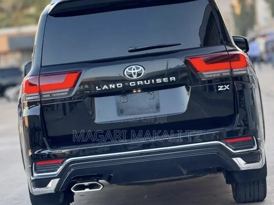 Toyota Land Cruiser LC300 2023 Black