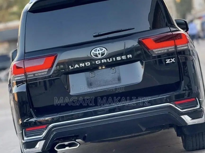 Toyota Land Cruiser LC300 2023 Black