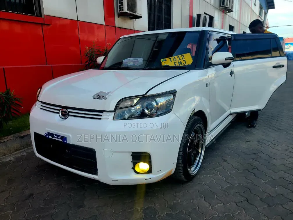 Toyota Corolla Rumion 2009 White
