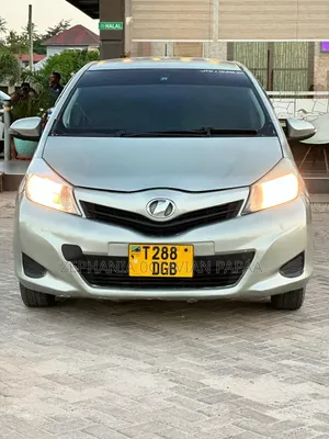 Toyota Vitz 2011 Silver