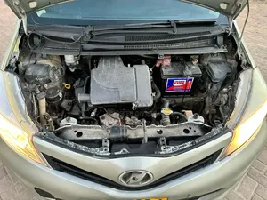Toyota Vitz 2011 Silver