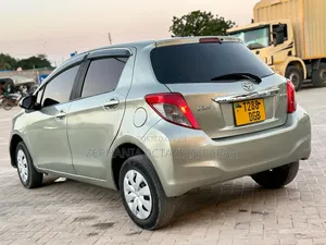 Toyota Vitz 2011 Silver