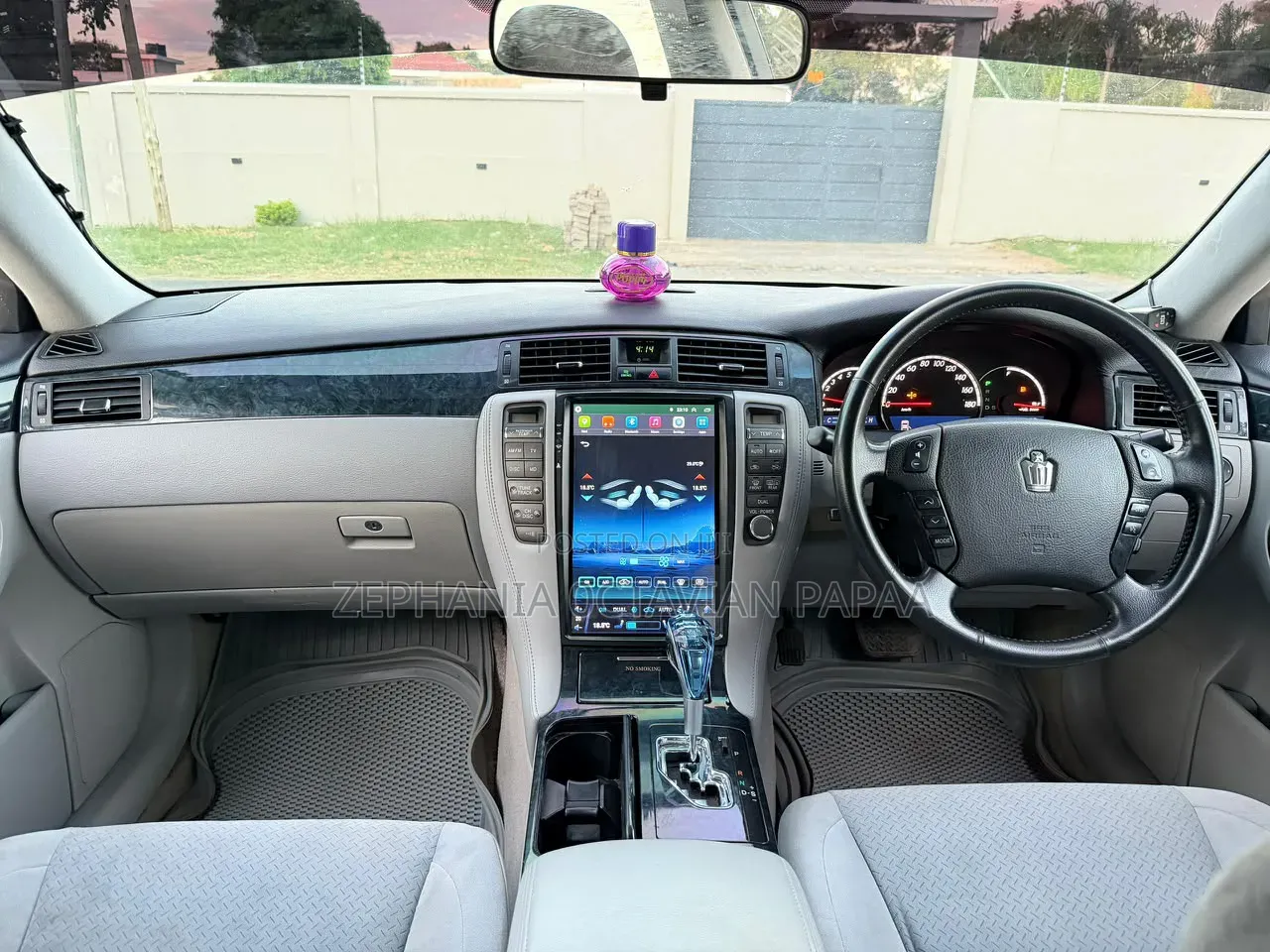 Toyota Crown 2006 White