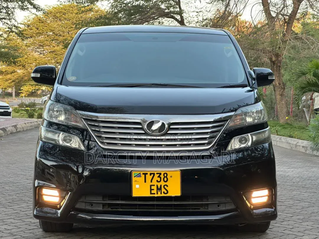 Toyota Alphard 2010