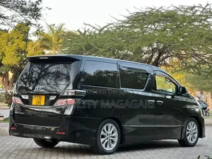 Toyota Alphard 2010