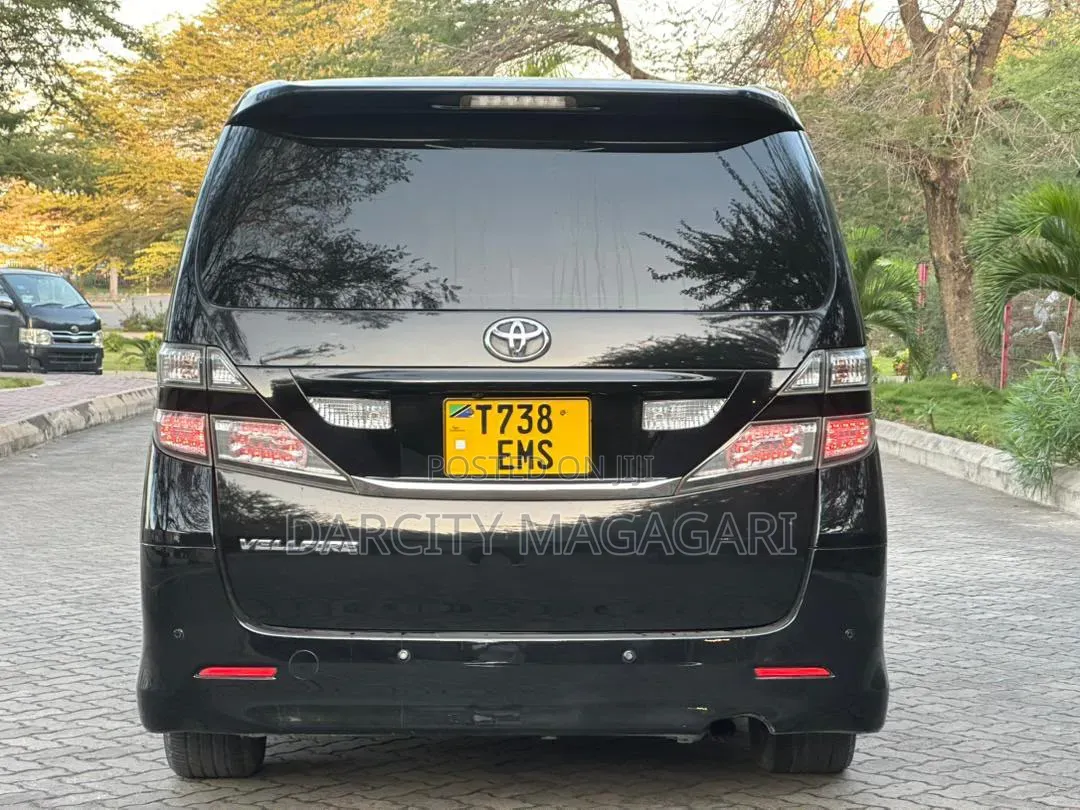 Toyota Alphard 2010