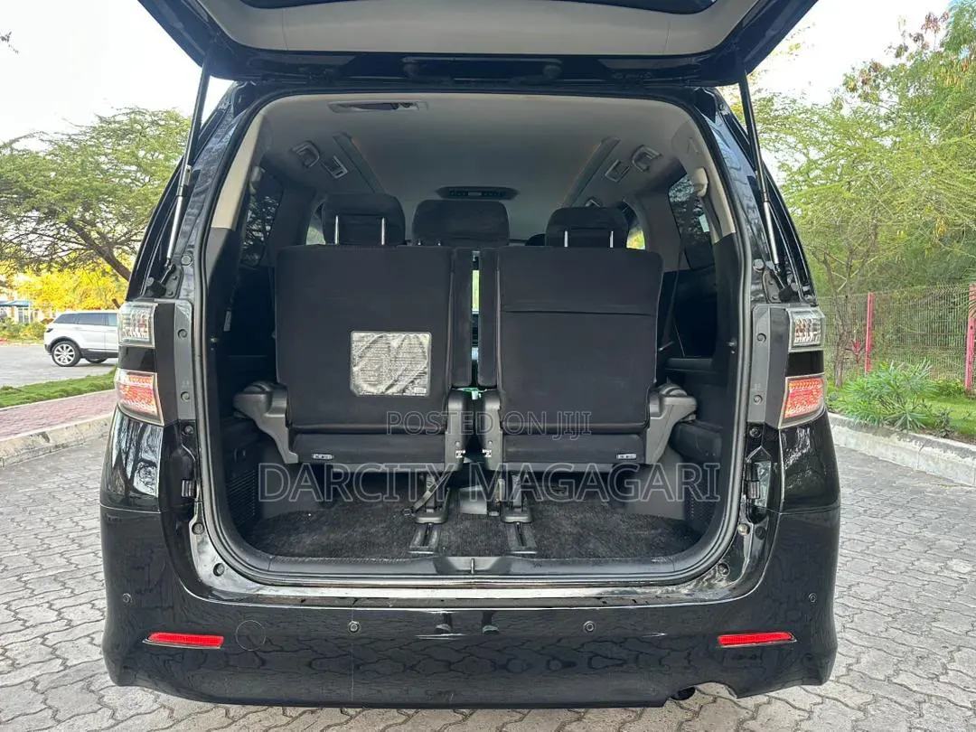 Toyota Alphard 2010