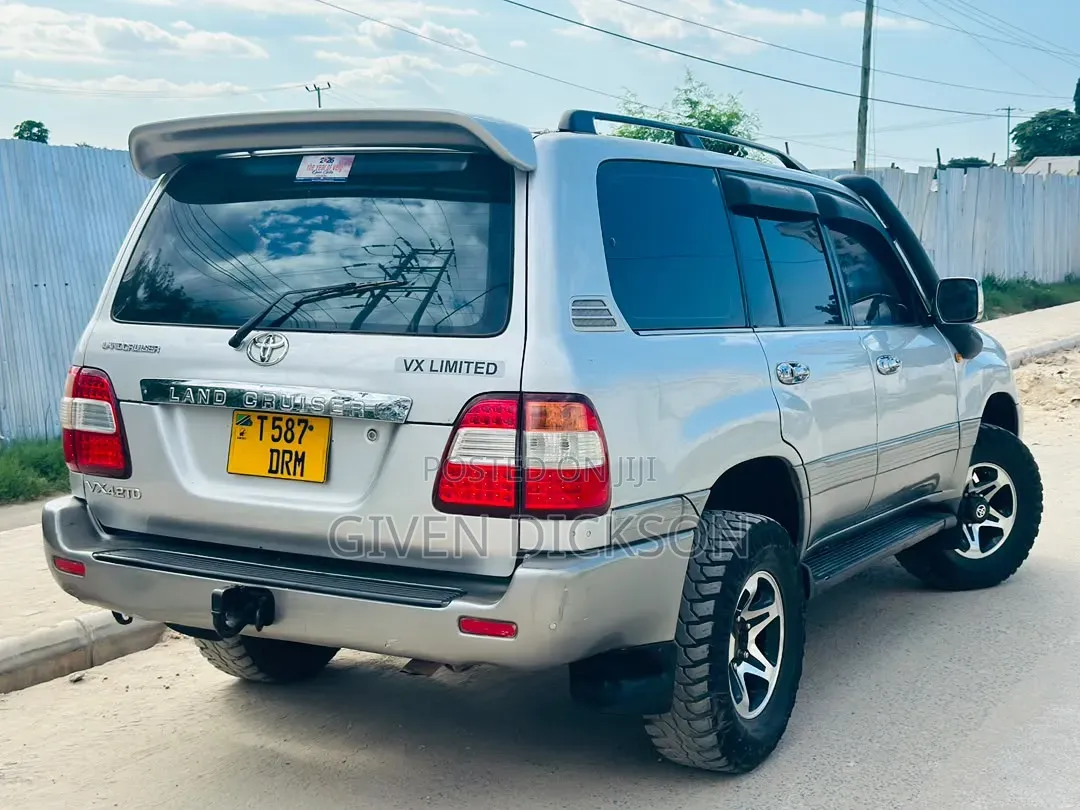 Toyota Land Cruiser 2005 Silver