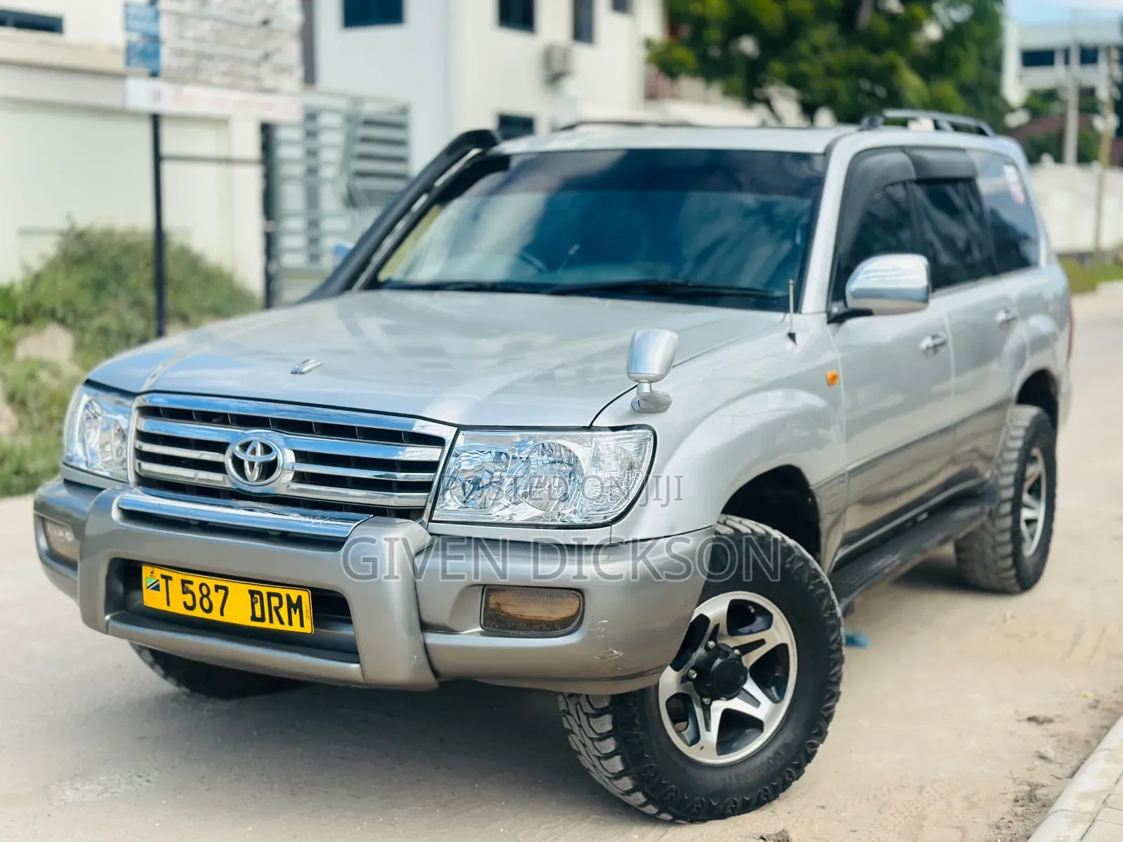 Toyota Land Cruiser 2005 Silver