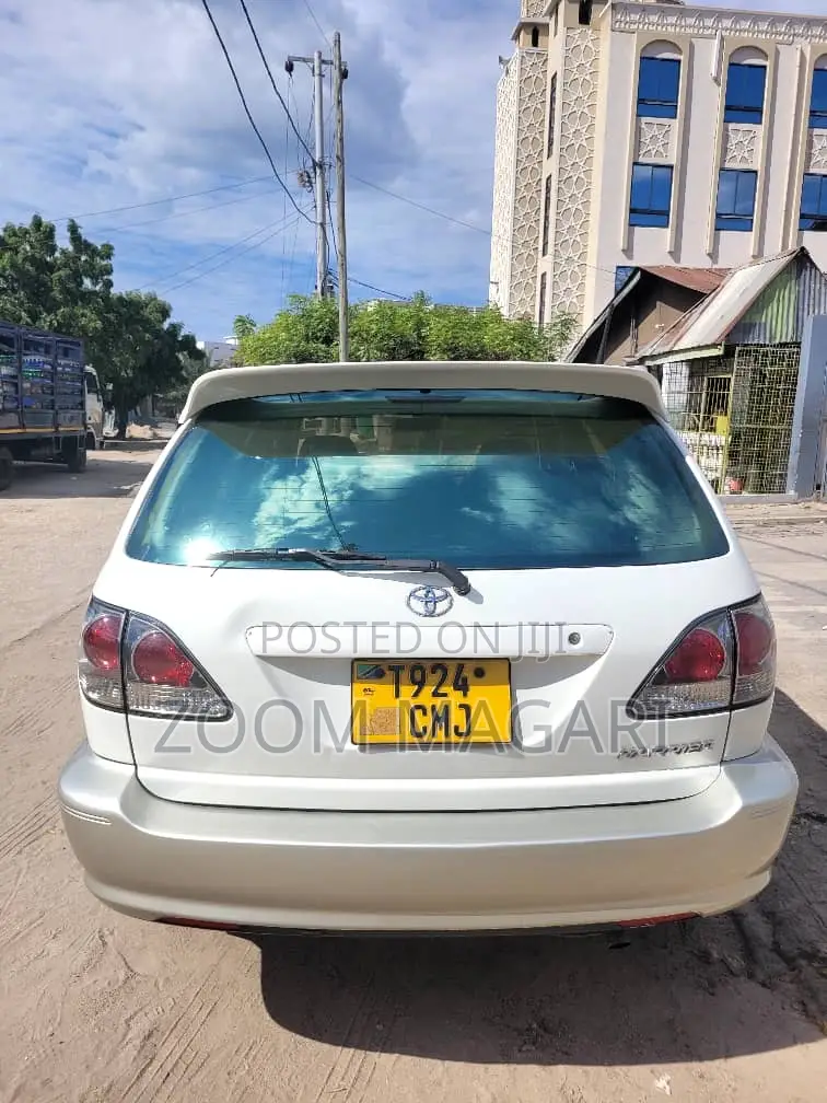 Toyota Harrier 2002 White