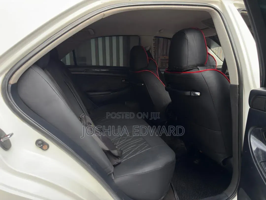 Toyota Crown 2004 White