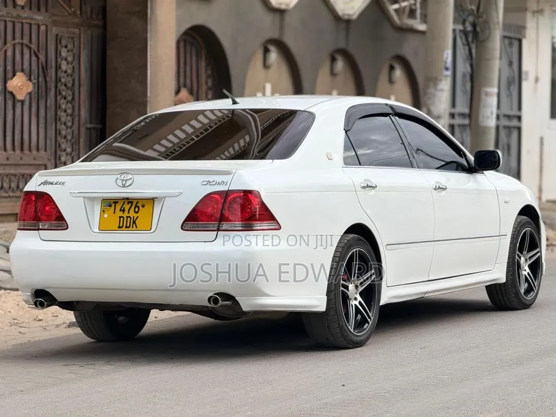 Toyota Crown 2004 White