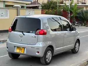 Toyota Porte 2005 Silver