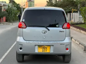 Toyota Porte 2005 Silver