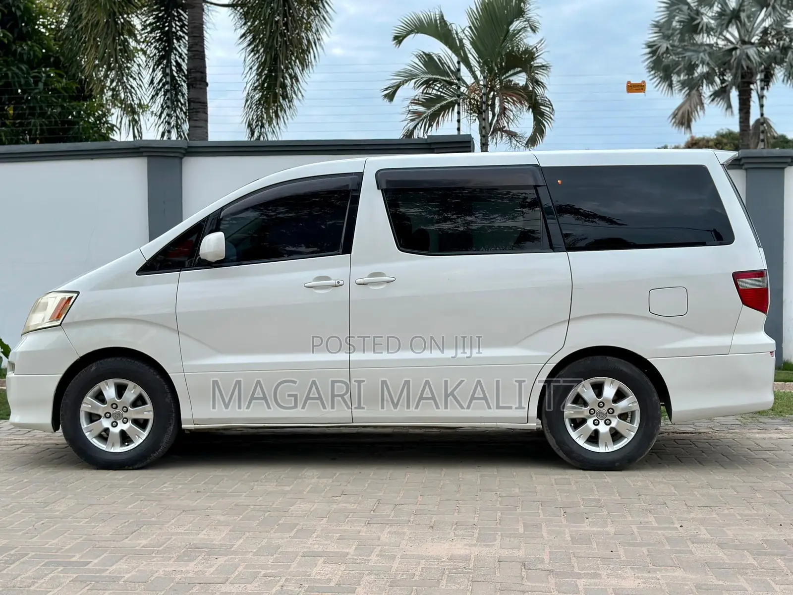 Toyota Alphard 2.4 Petrol AWD 2004 White