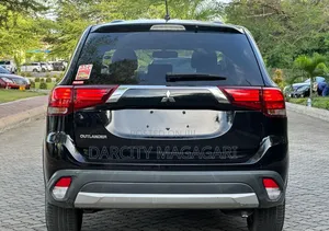 Mitsubishi Outlander 2016 Black