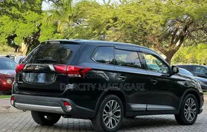 Mitsubishi Outlander 2016 Black