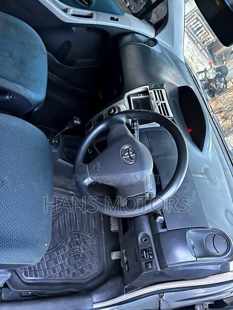 Toyota Vitz 2008 Gray