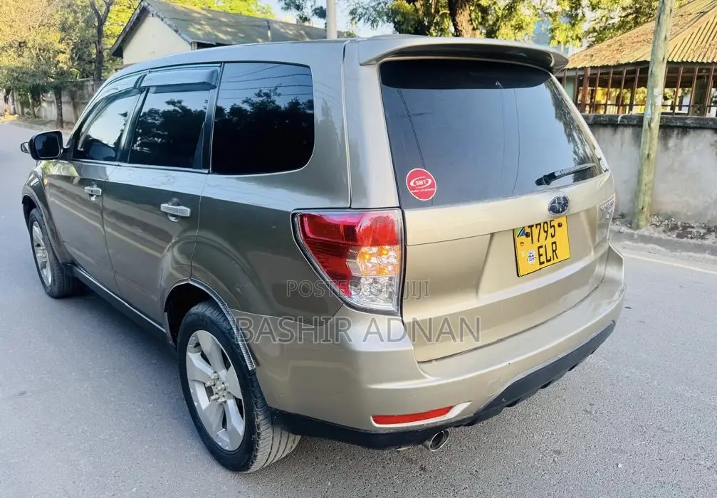 Subaru Forester 2010 Gold