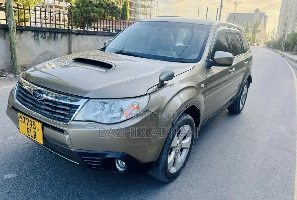 Subaru Forester 2010 Gold