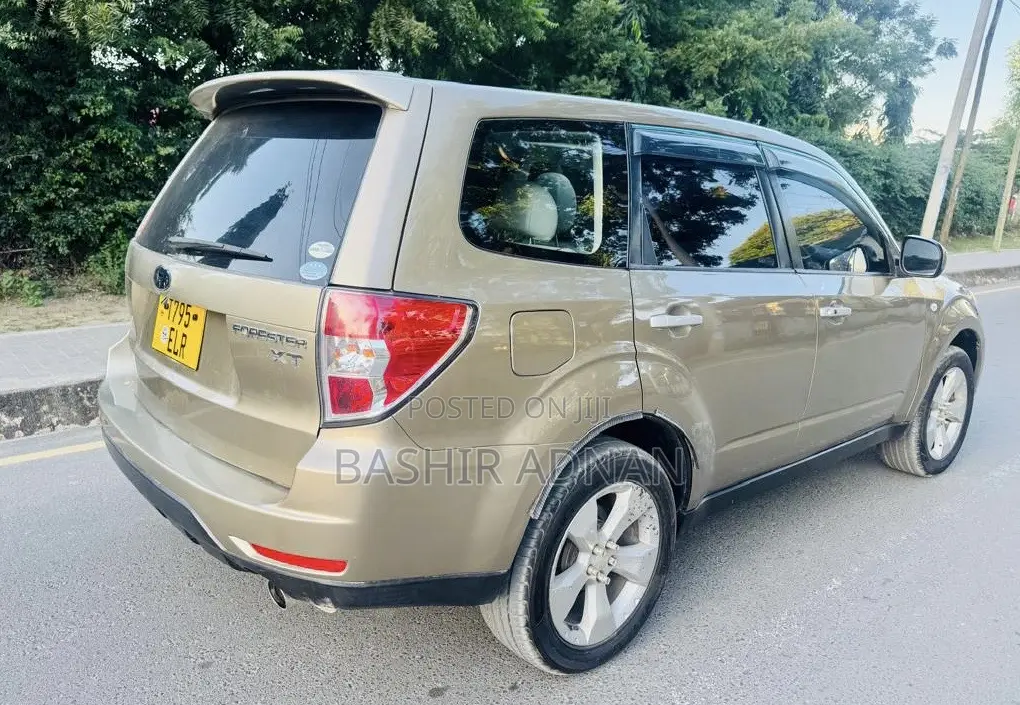Subaru Forester 2010 Gold