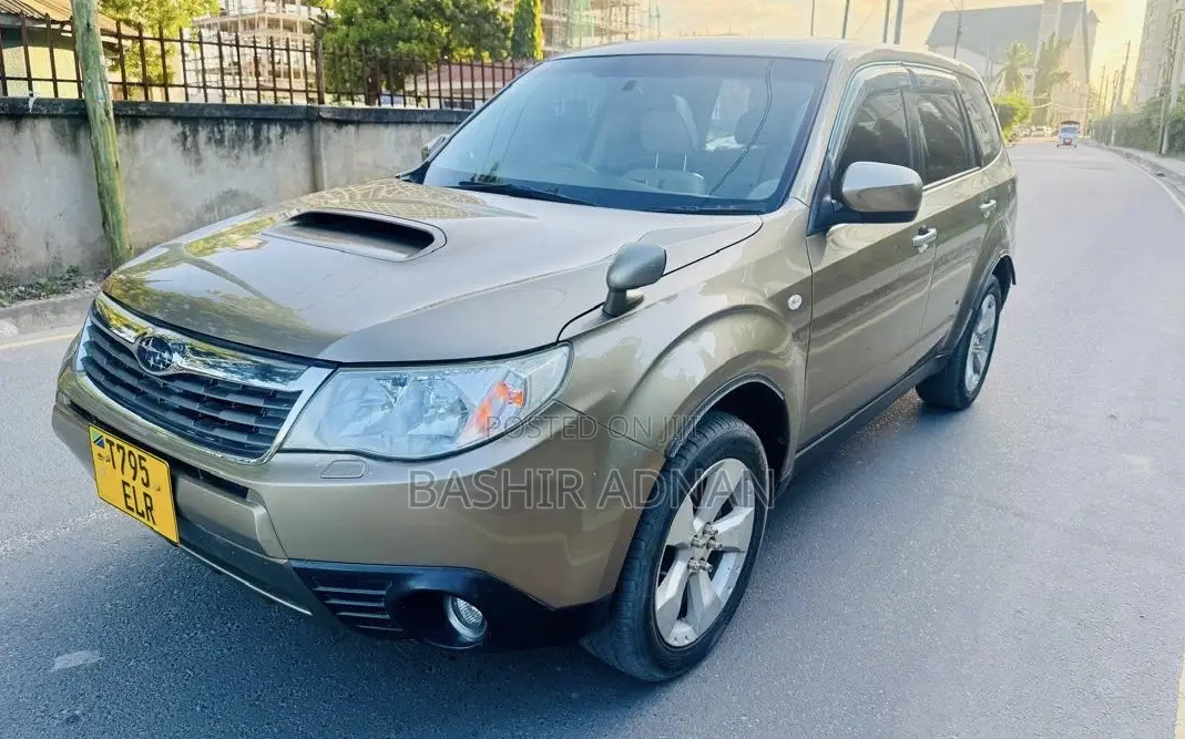 Subaru Forester 2010 Gold