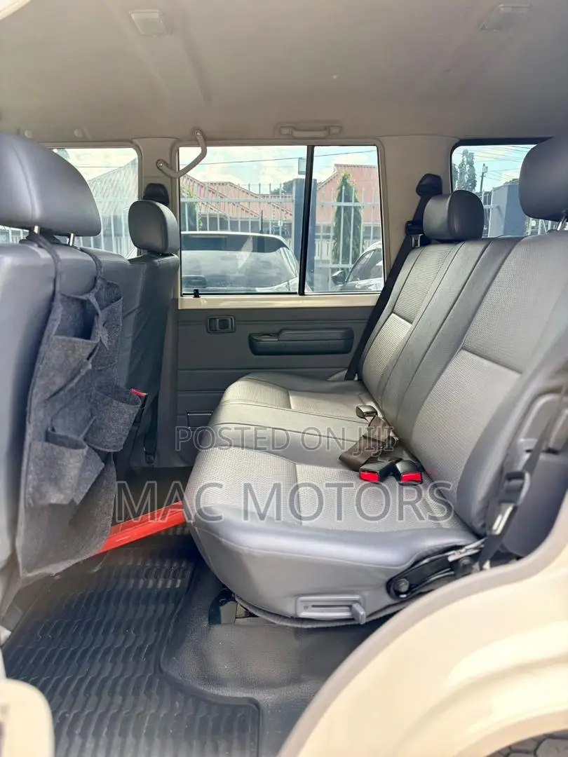 Toyota Land Cruiser 2018 White