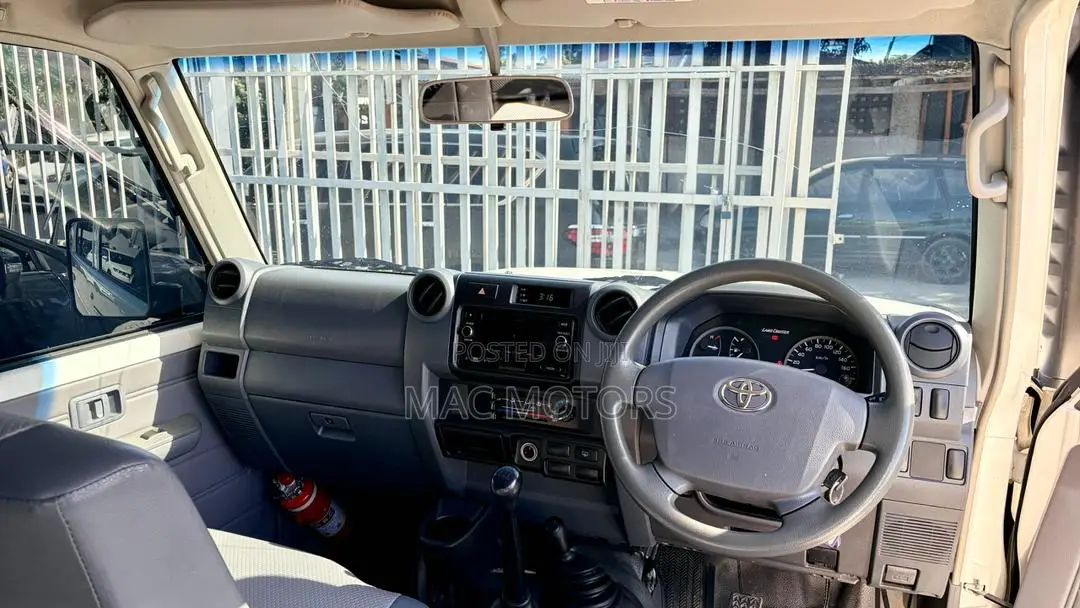 Toyota Land Cruiser 2018 White
