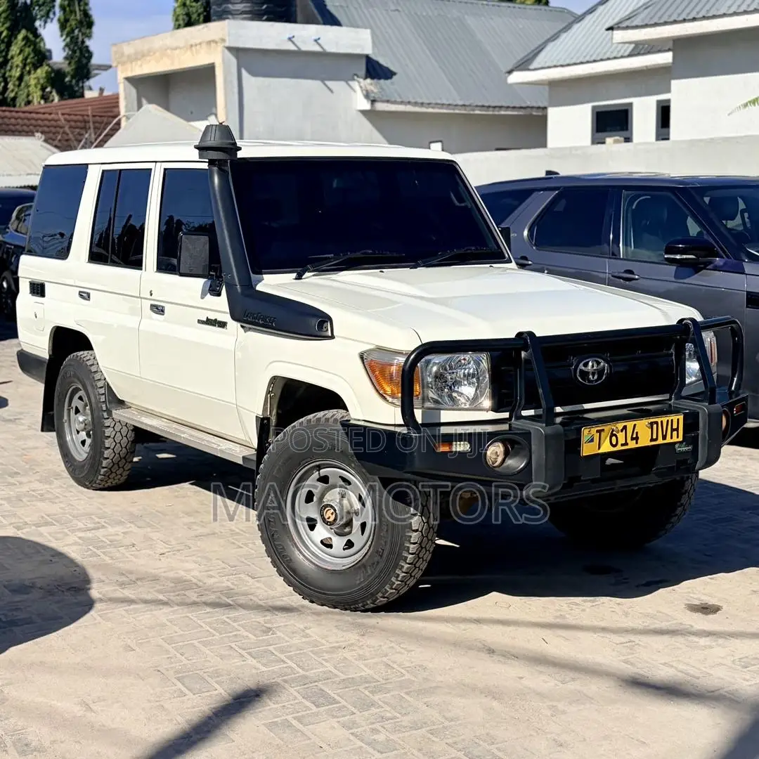 Toyota Land Cruiser 2018 White