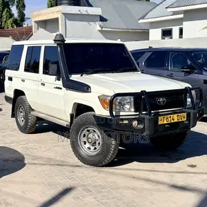 Toyota Land Cruiser 2018 White