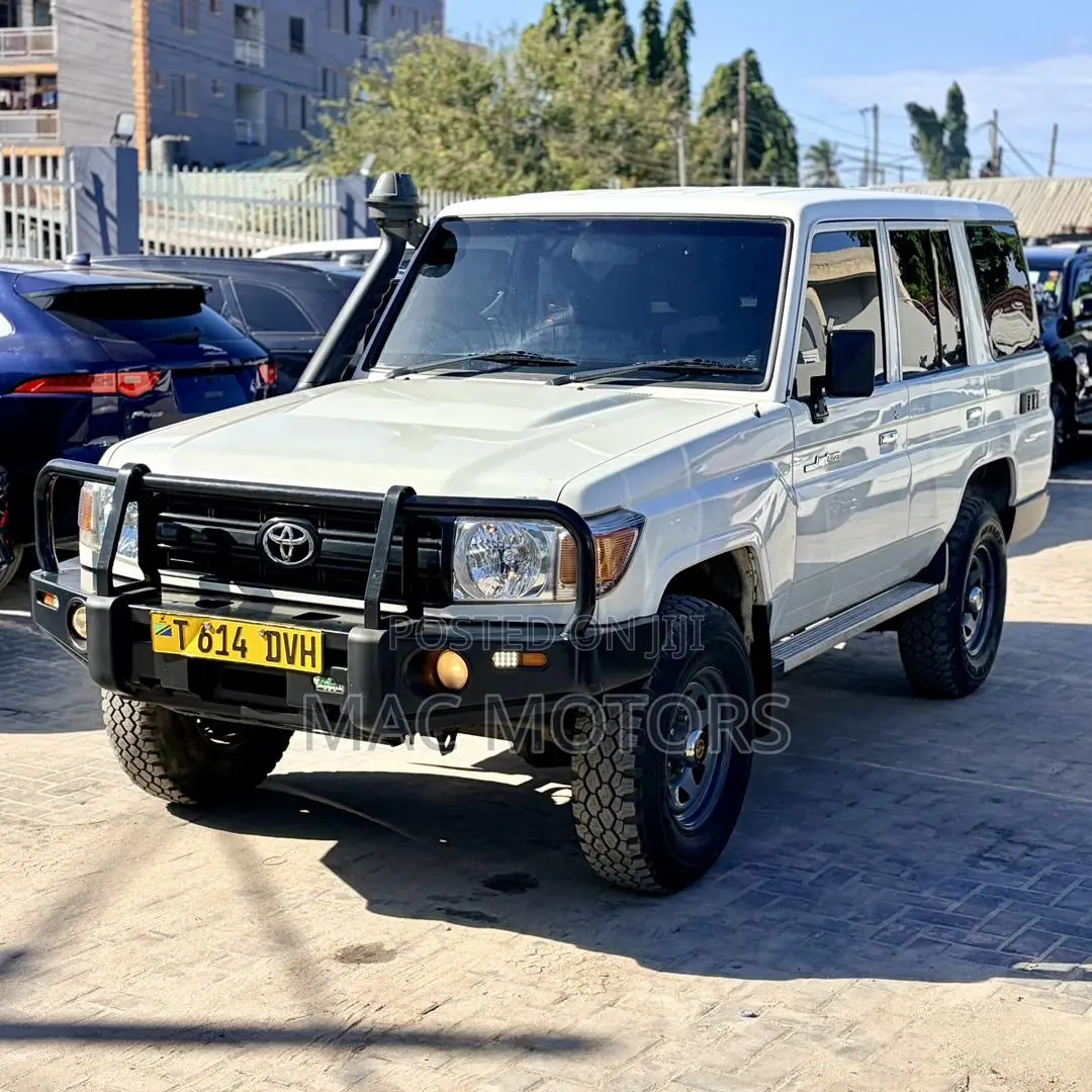 Toyota Land Cruiser 2018 White