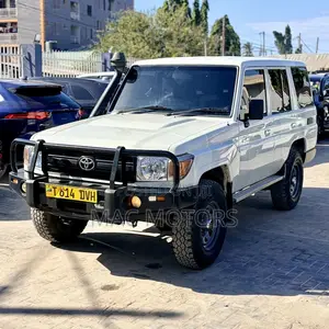 Toyota Land Cruiser 2018 White