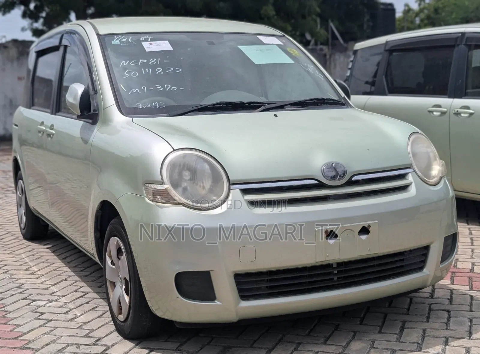 Toyota Sienta 2004 Green