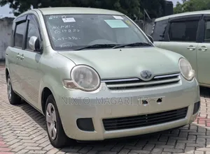 Toyota Sienta 2004 Green