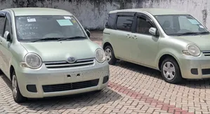 Toyota Sienta 2004 Green