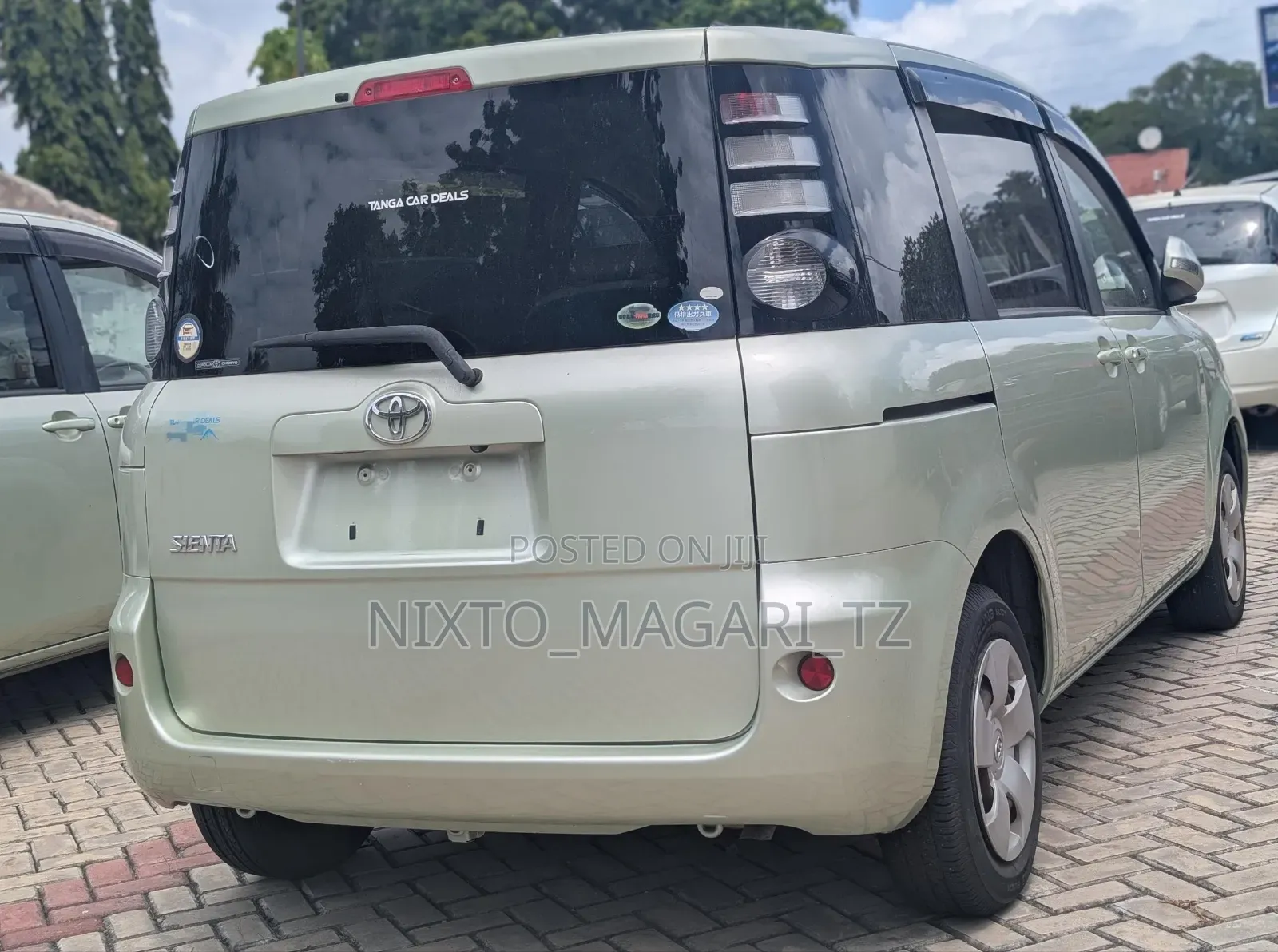 Toyota Sienta 2004 Green
