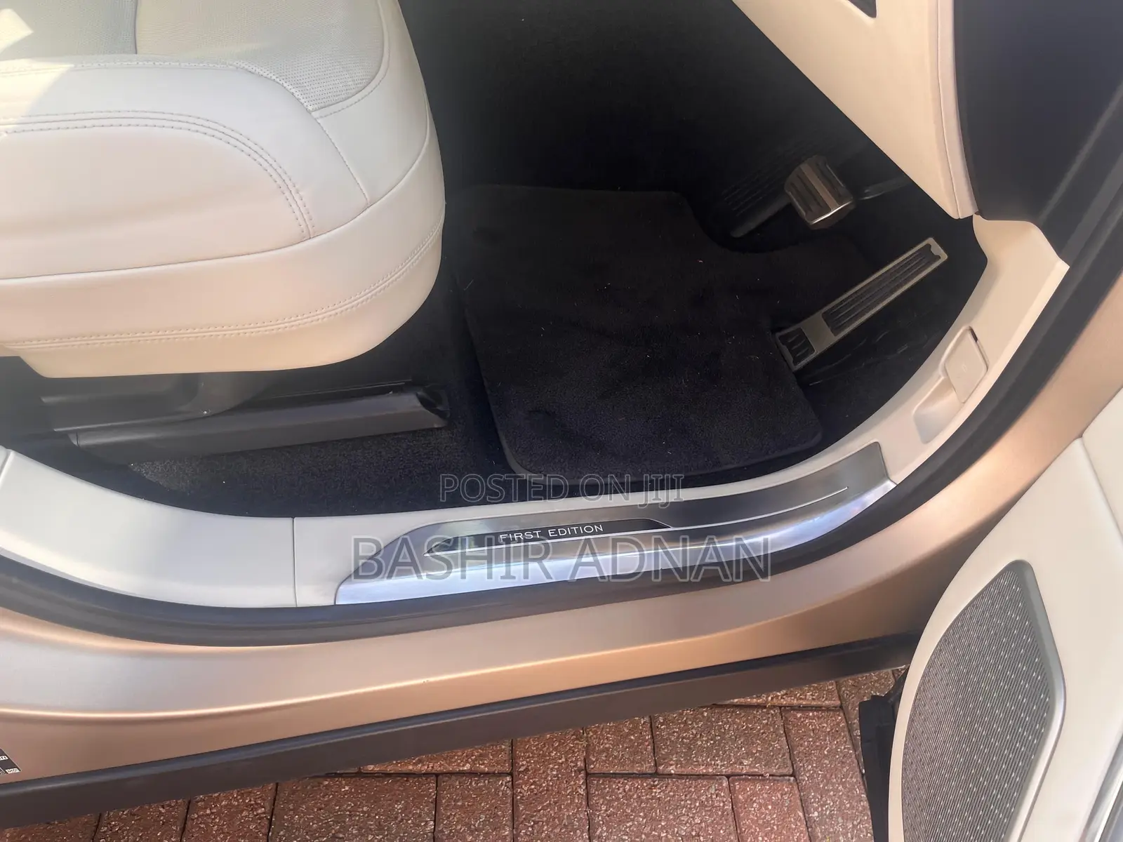 Land Rover Range Rover Vogue 2022 Gold